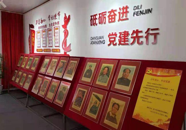 豹纹短款羽绒服怎么搭配？游戏画面